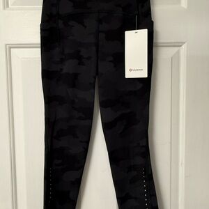 Lululemon black camo swift speed 21 inch crop Leggings